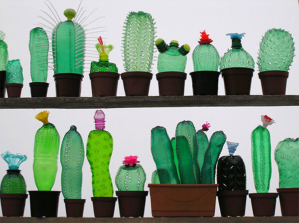 PET bottle art by Veronika Richterová